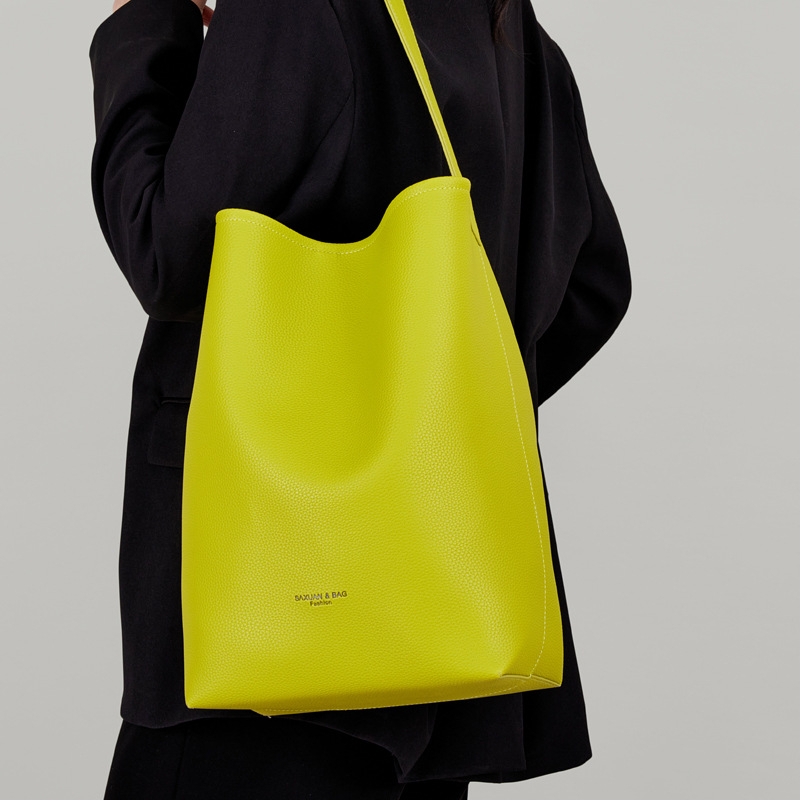 < Ready Stock Goods > ins Korean Version Fashionable Niche Female Bag 2023 New Style Vintage Popular Hand-Carrying Large-Capacity Commuter Computer Simple Shoulder Bucket Casual