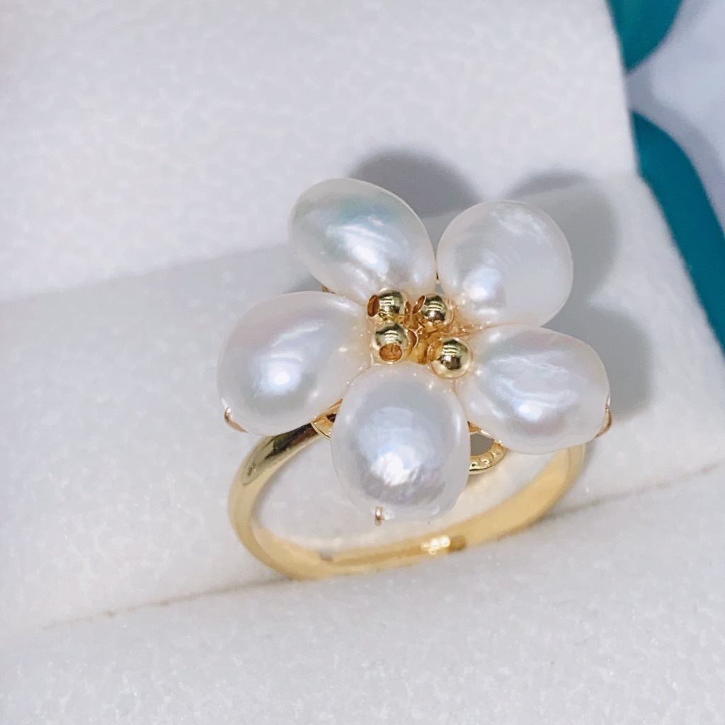 White on sale flower ring