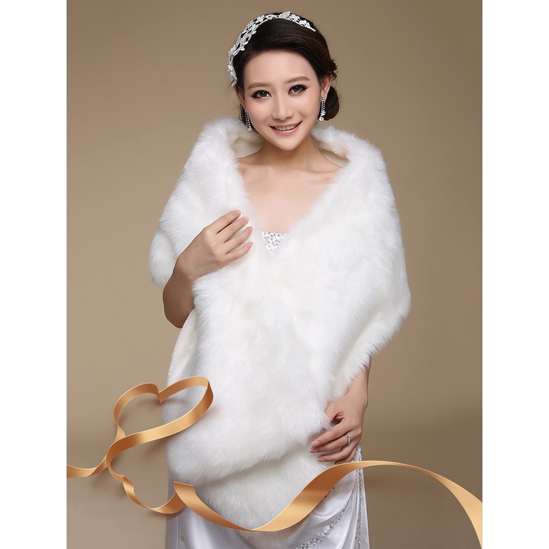 White fake 2025 fur shawl