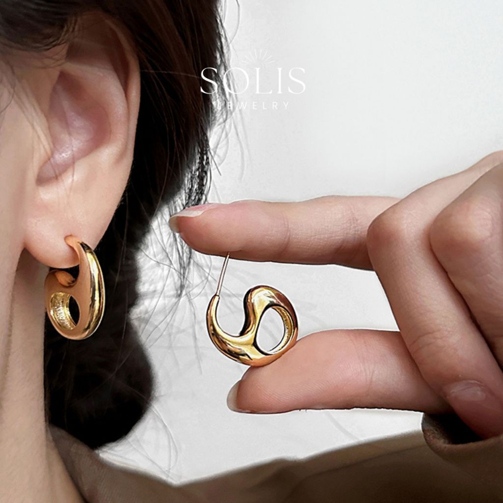 Gold earrings that store go up the ear