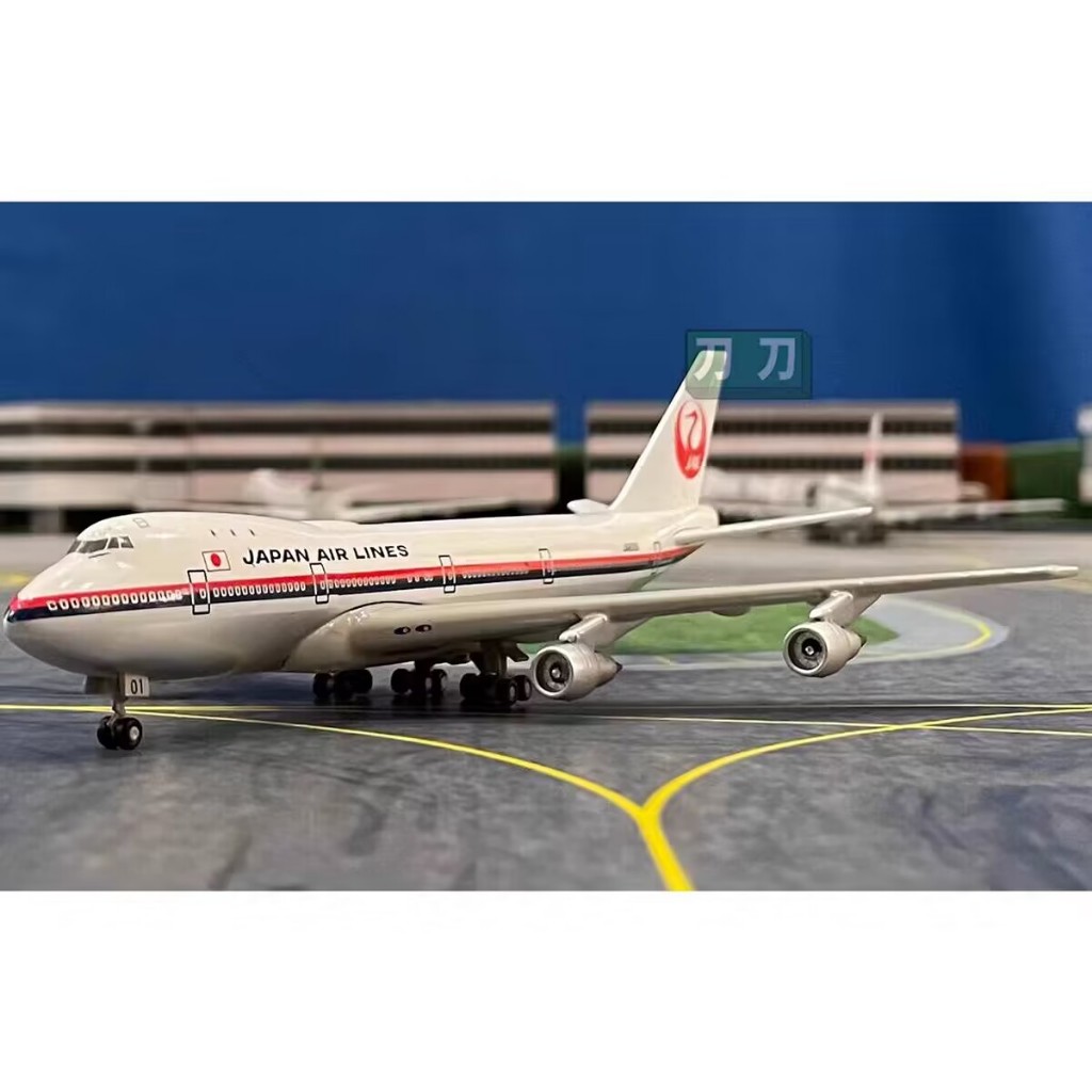 1: 400 Nippon Airlines JAL Boeing B747-100 Passenger