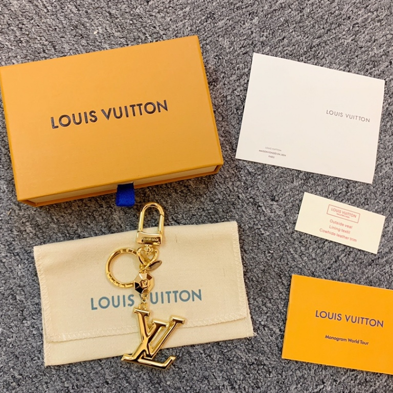 Preparing to ship high quality Louis Vuitton M65216 new keychain Shopee Singapore