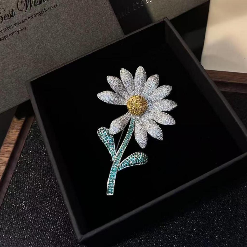 Exquisite Zircon Daisy Brooch Sunflower Corsage Pin Korean Style