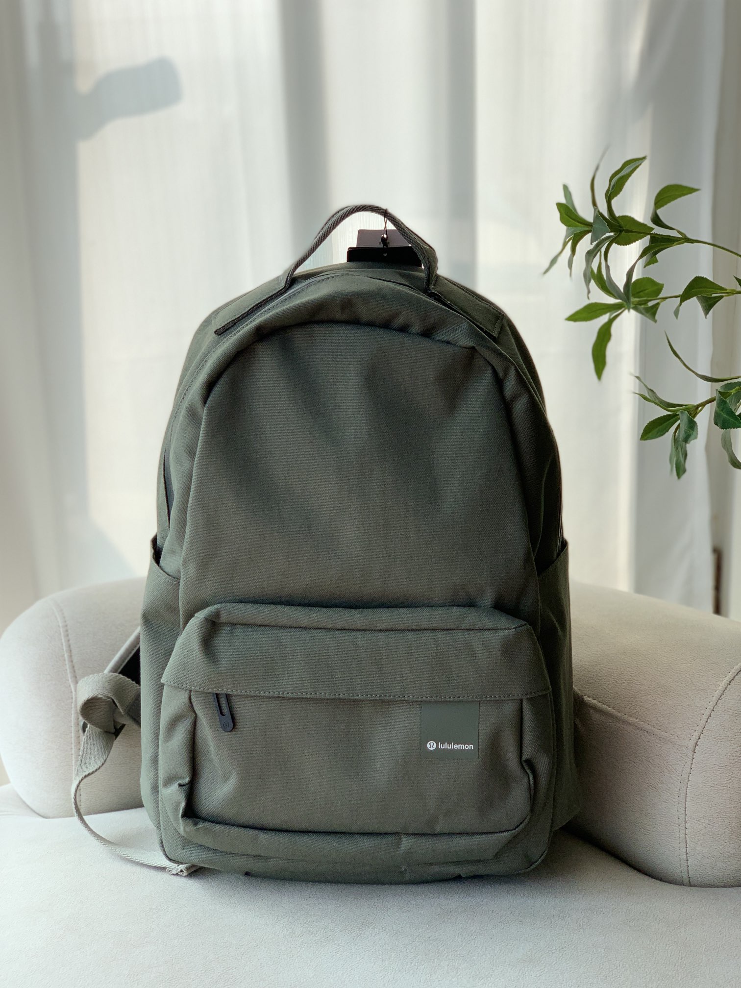 Lululemon command the online day backpack