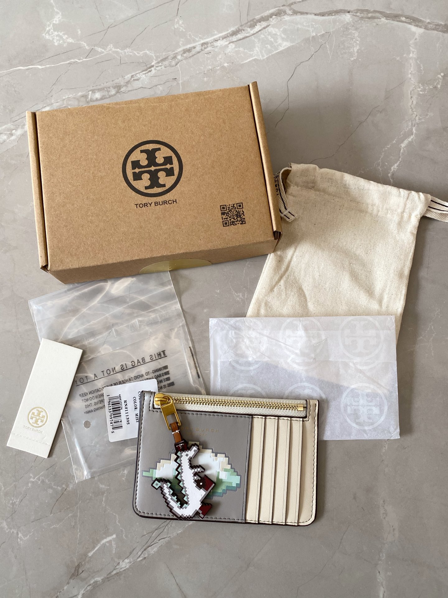 Tory Burch - DRAGONをかたわらに‼️模写「騎龍佛像」雪舟作紙本肉筆掛軸桐箱紙箱二重箱入 TORY BURCH McGraw Die-Cut 鏤空皮雕設計流蘇斜背相機包(棕梠綠