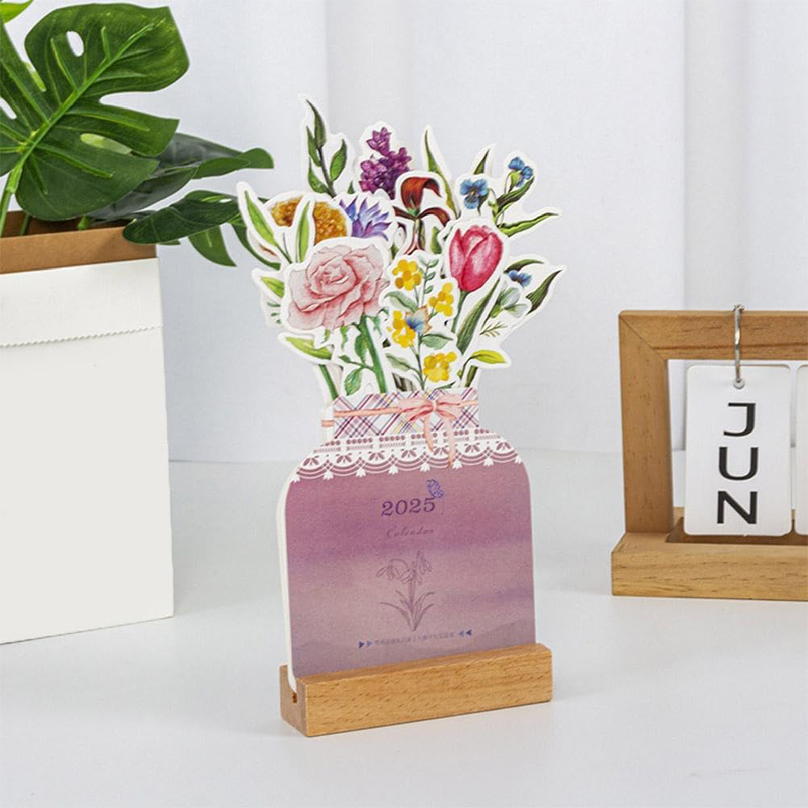 Small Desk Calendar 2025, 12 Month Floral Desktop Calendar Mini Stand