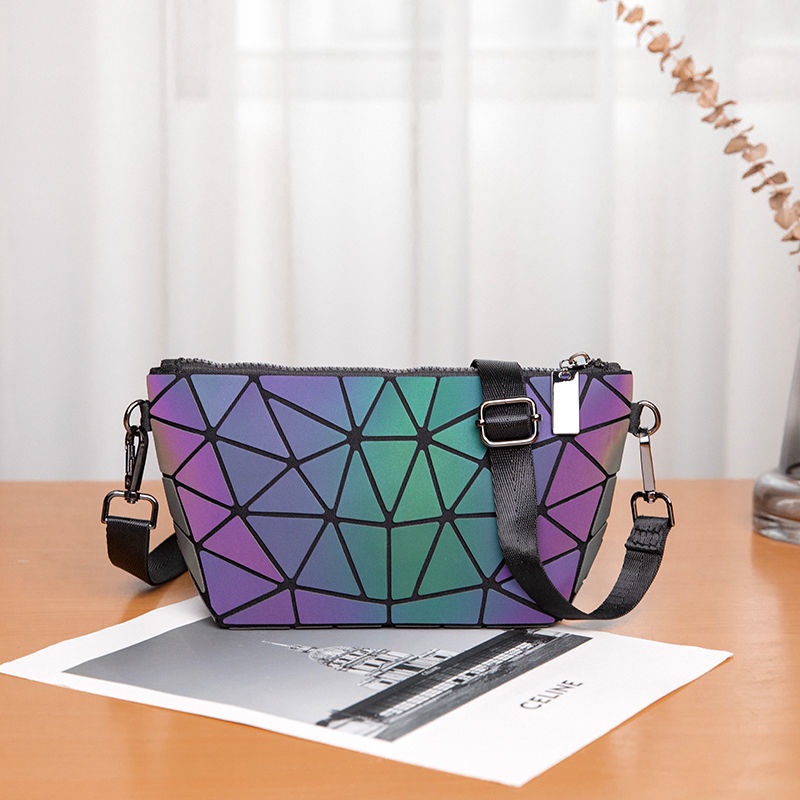 Geometric sling store bag