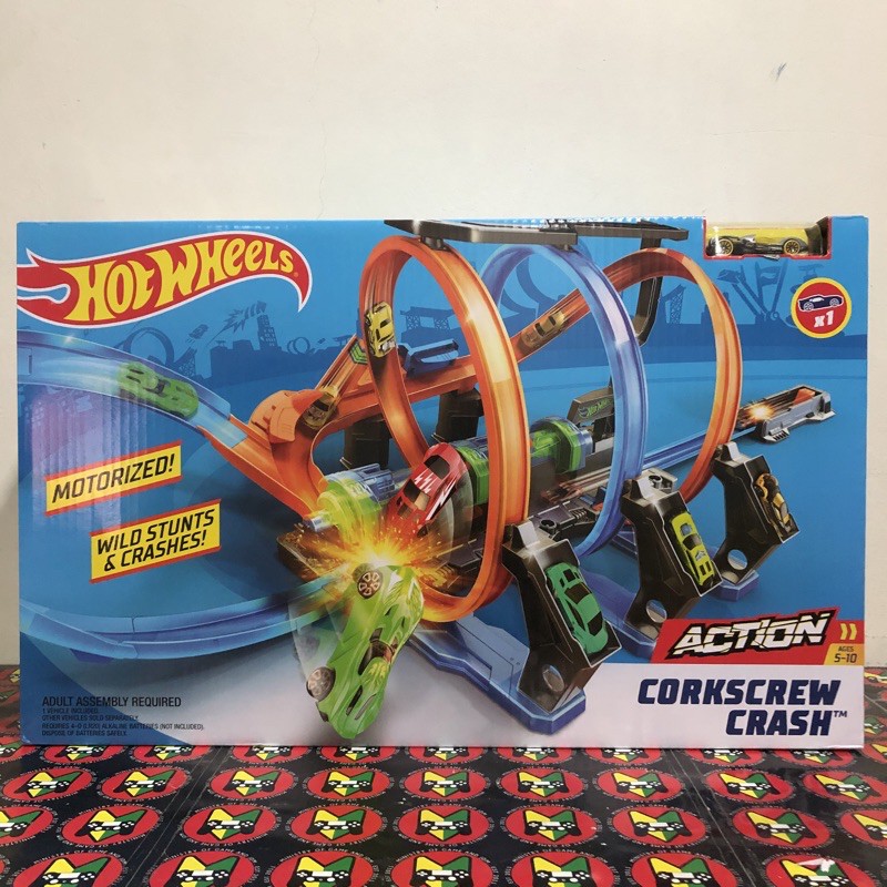 Hot wheels corkscrew crash track cheap launch set with one vehicle