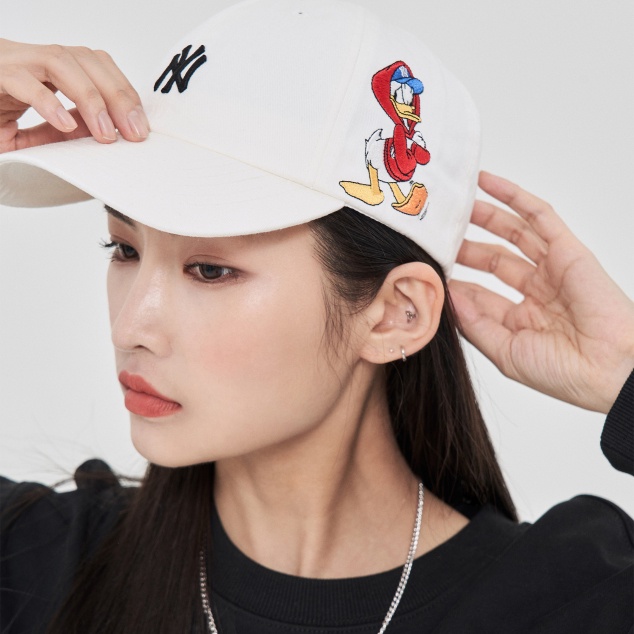 MLB Korea x Disney NY Yankees Donald Duck Cap White (Slide 2) MLB Korea x  Disney NY Yankees Donald Duck Cap Black (Slide 4) MLB Korea…