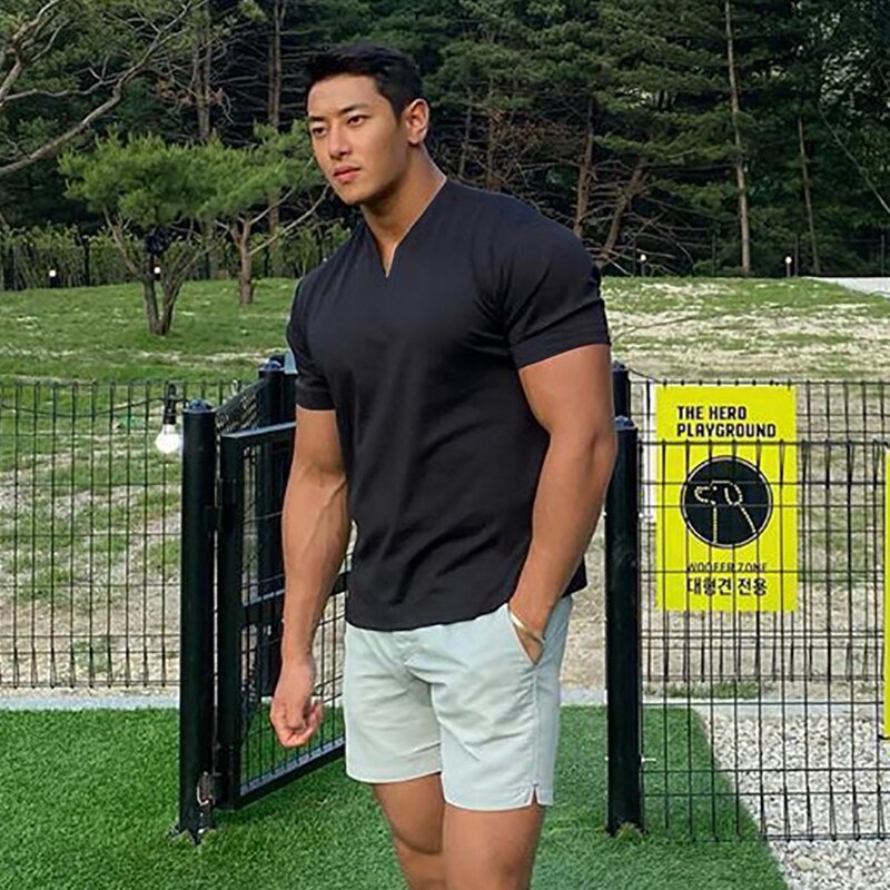 Muscleguys brand clothing fashion V-neck short-sleeved T-shirt men's sports and leisure summer gym fitness T-shirt