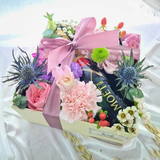 Luxury Delight Flower with Champagne Flower Box Gift Box Flower
