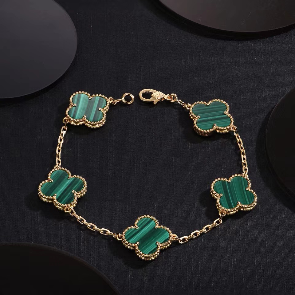 Van Cleef store & Arpels Shamrock Bracelet