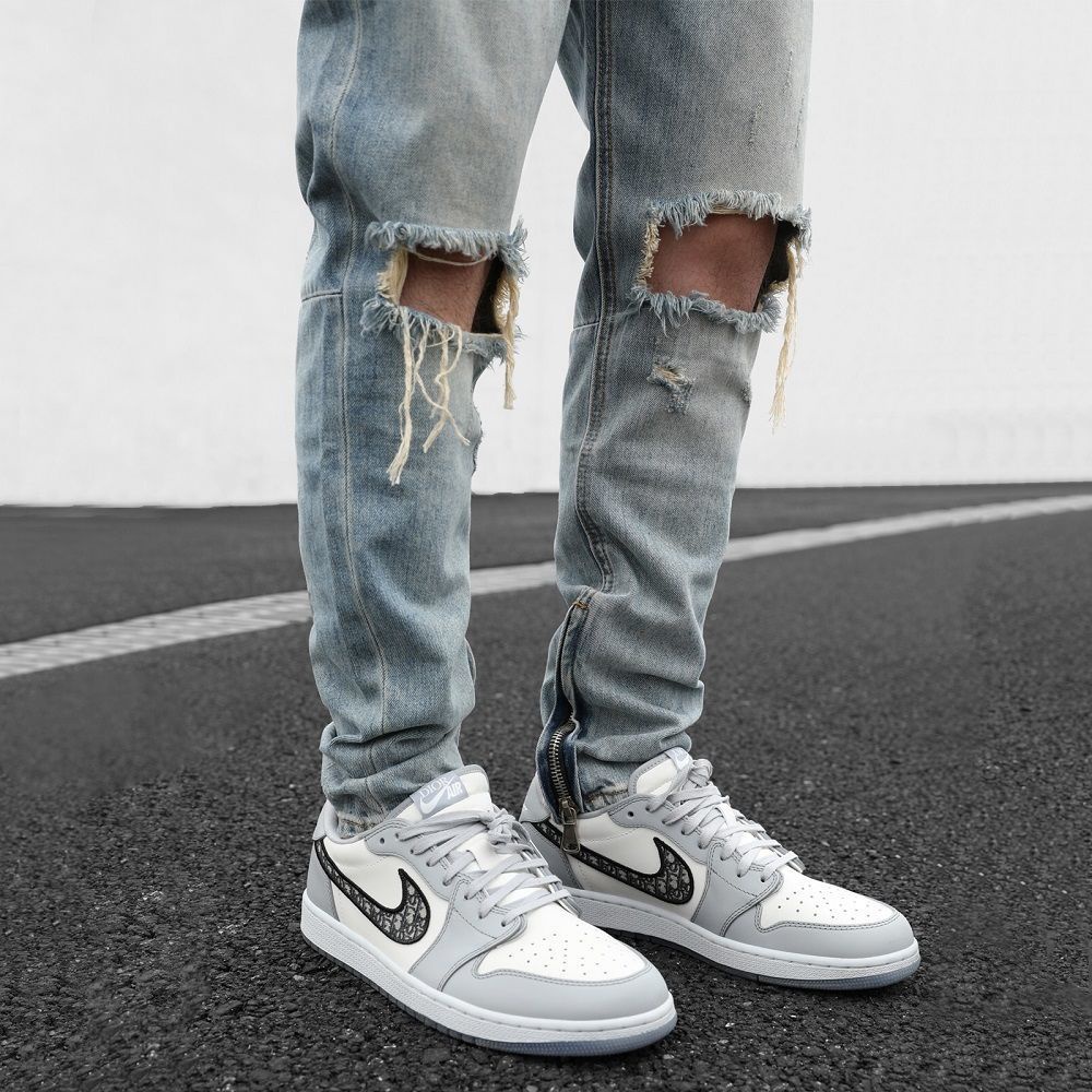 Ripped jeans with on sale jordans