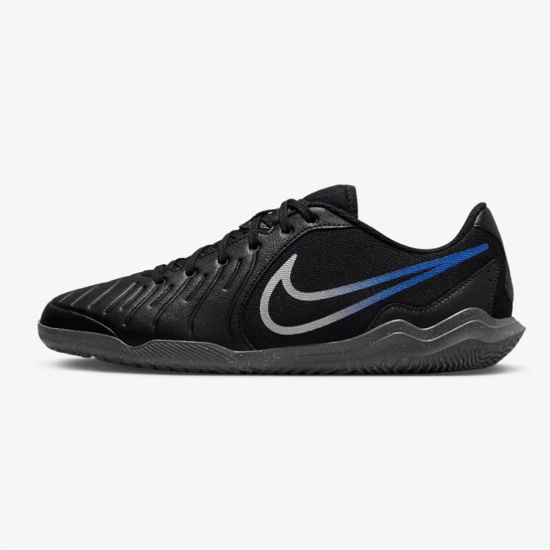 black nike futsal shoes