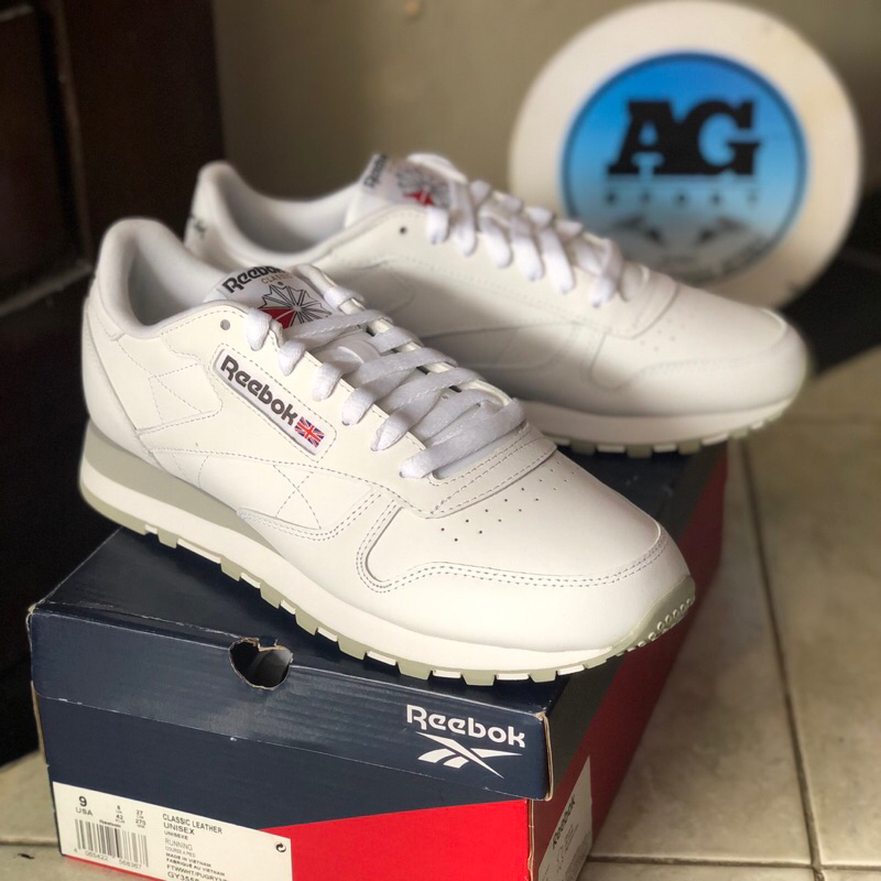 What stores sell sale reebok classics