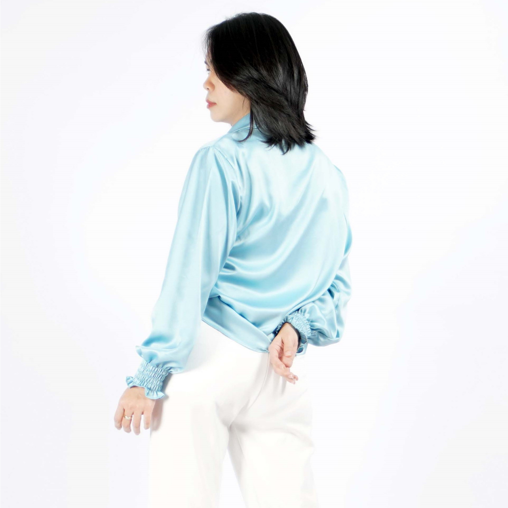 Okechuku SAFIRE Top Satin Blouse Satin Gaya Korea Blus Elegan Krah V - Gambar 3