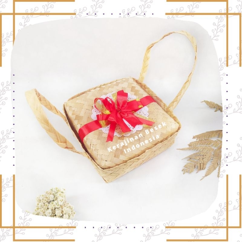 A pair of various sizes of natural ribbons, beautiful rice boxes, rice ...