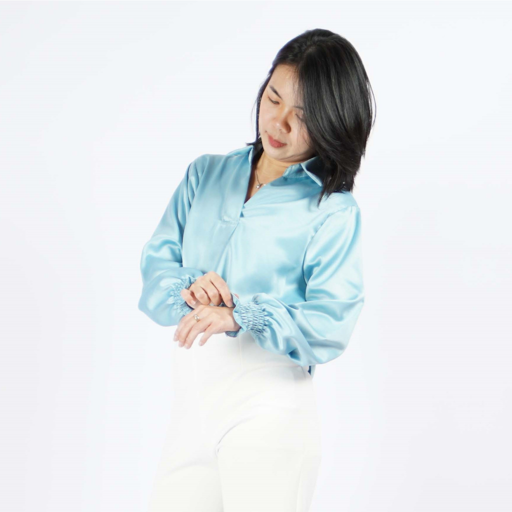 Okechuku SAFIRE Top Satin Blouse Satin Gaya Korea Blus Elegan Krah V - Gambar 2