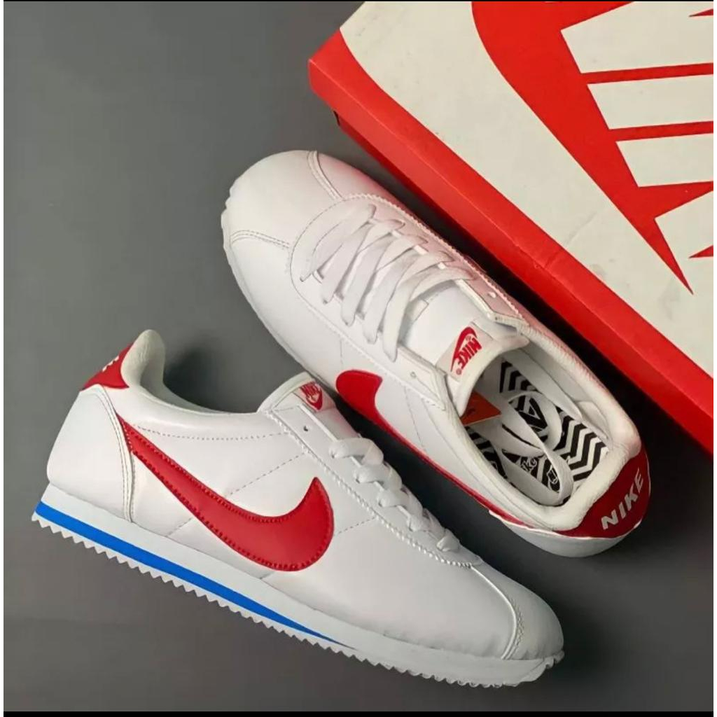 White on sale classic nikes