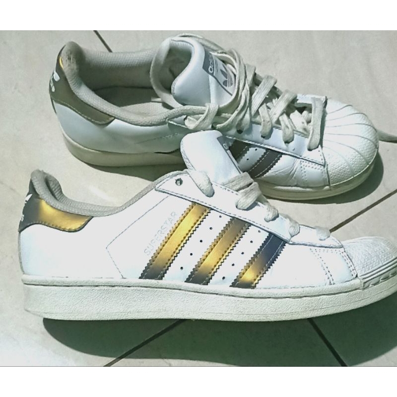 Adidas clover 2025 superstar gold