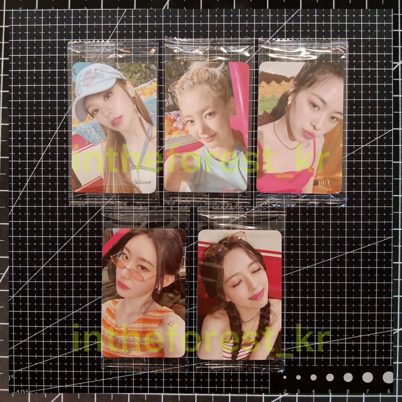 thumbnail interactive-video image 1 of ITZY KILL MY DOUBT Standard Album Photocard – Yeji, Lia, Ryujin, Chaeryeong, Yuna – Original K-Pop Trading Card 1 of 5