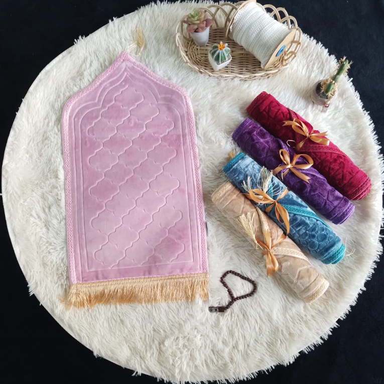 Quba Prayer Rug with Face and Prayer Beads and Ribbon | Shopee Singapore
