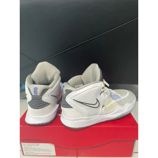 Nike deals Kyries size 6.5 new condition