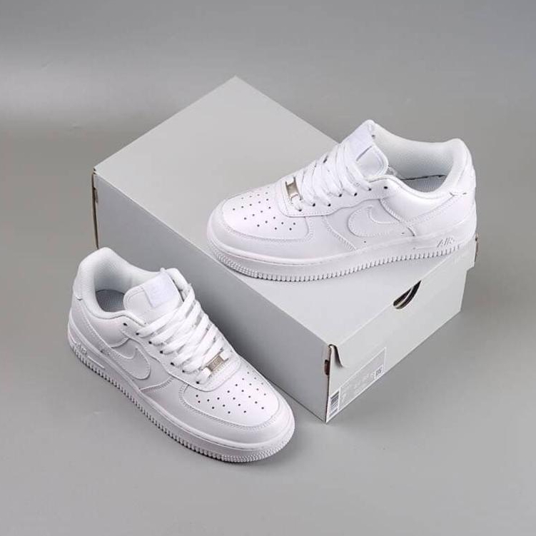 White air force hot sale ones with stars