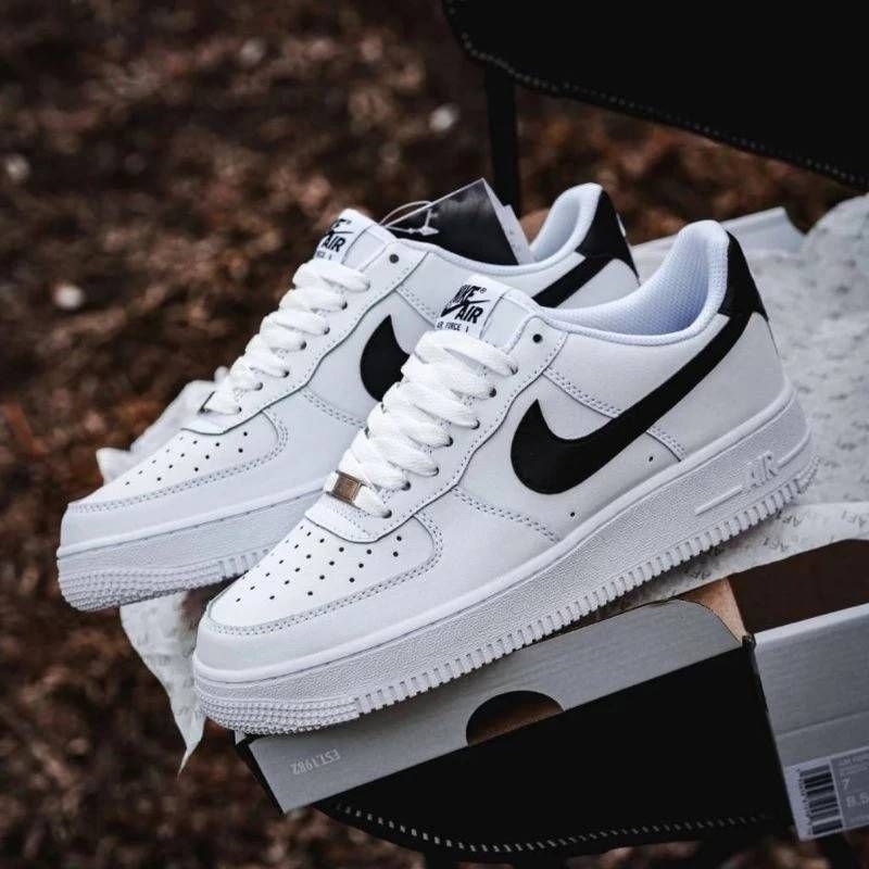 Air force 1 hot sale black sole