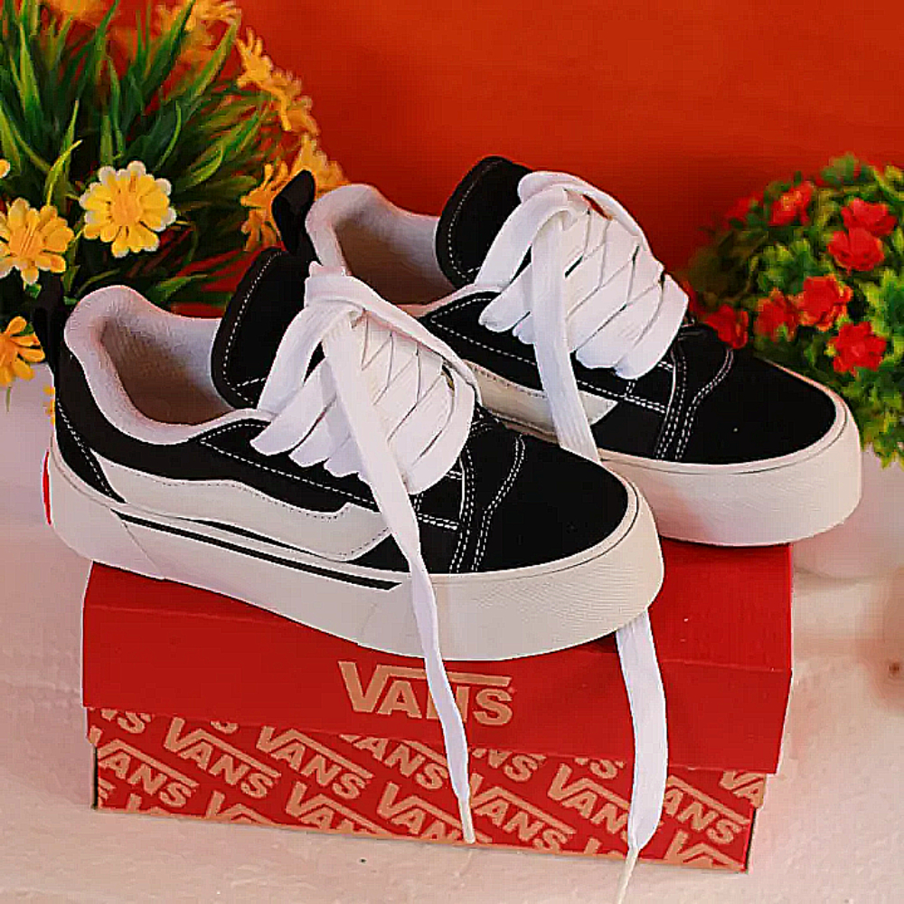 White on sale vans girl