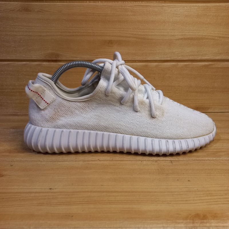 Adidas yeezy hot sale of white