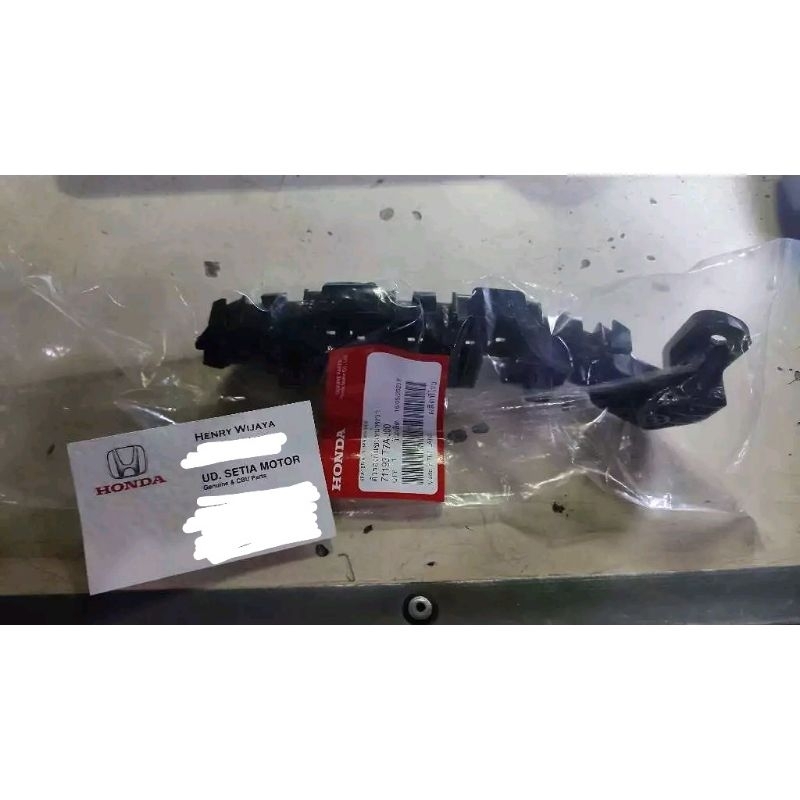 Soillar Front Upper Bumper Grille Bracket Support Beam Set For Honda HR-V 2016-2018 - LH & RH, Black