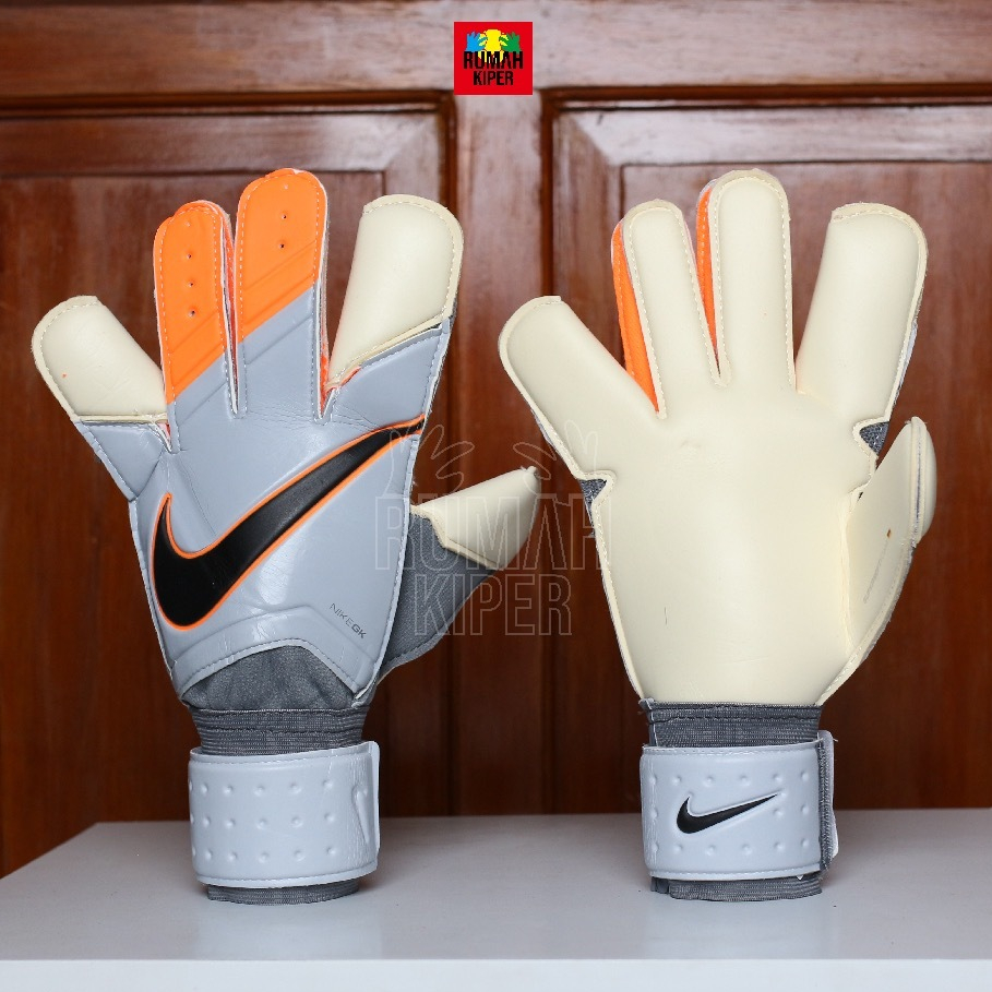 Orange nike 2024 goalkeeper gloves