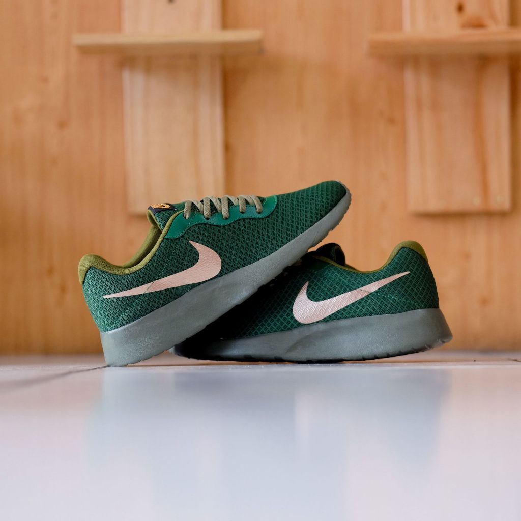 Mens nike tanjun olive on sale green