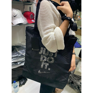 Nike Sportswear Essentials Tote Bag (26L). Nike ID