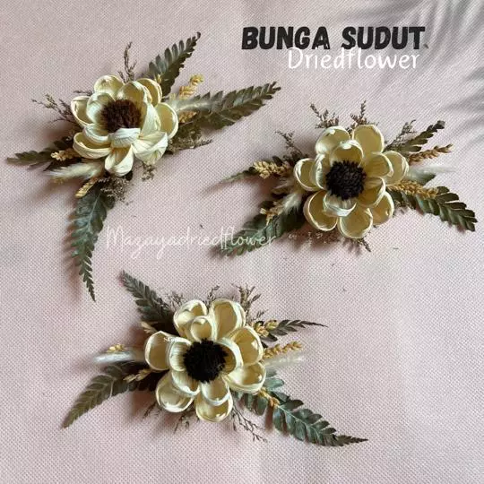 Rangkaian Bunga Kering Sudut Variasi 2 Handmade