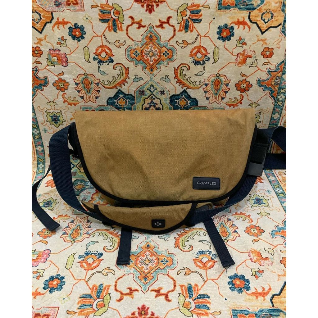 Crumpler comfort zone small messenger bag hot sale