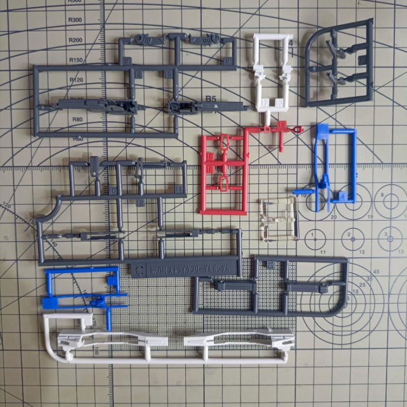 Bandai RG 1/144 REAL GRADE STRIKE FREEDOM GUNDAM PARTS BEAM RIFFLE UNIT ...