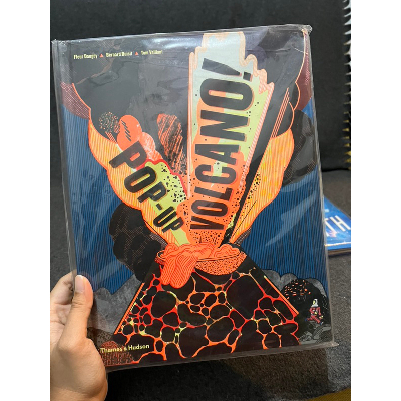Pop-up Volcano (Pop-Up series Thames & Hudson) | Shopee Singapore