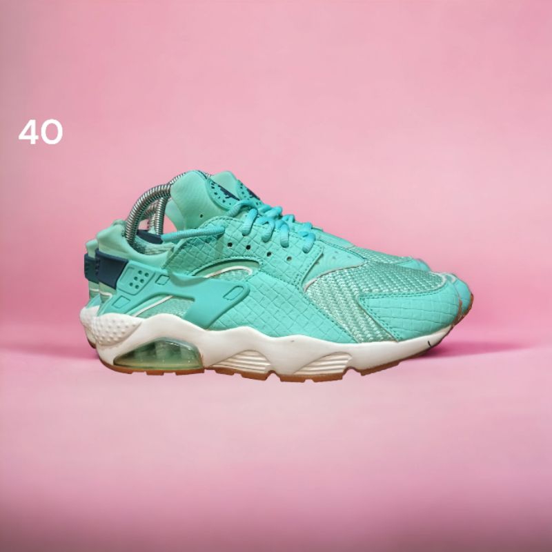 Cheap women's hot sale huaraches nike