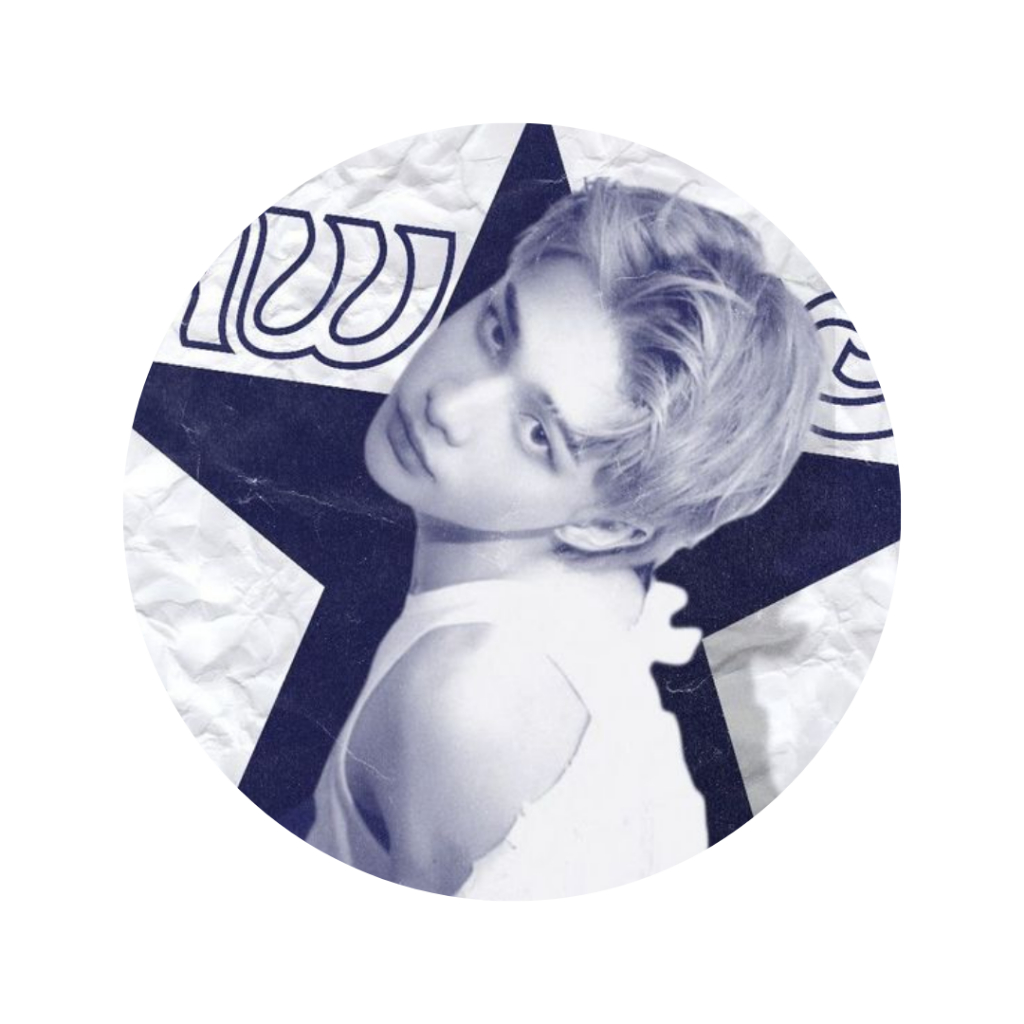 2] PIN BUTTON 44mm shezslay - chrome y2k/ kpop idol/ acubi/ deco
