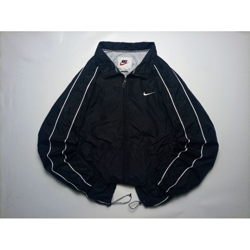 windbreaker nike price