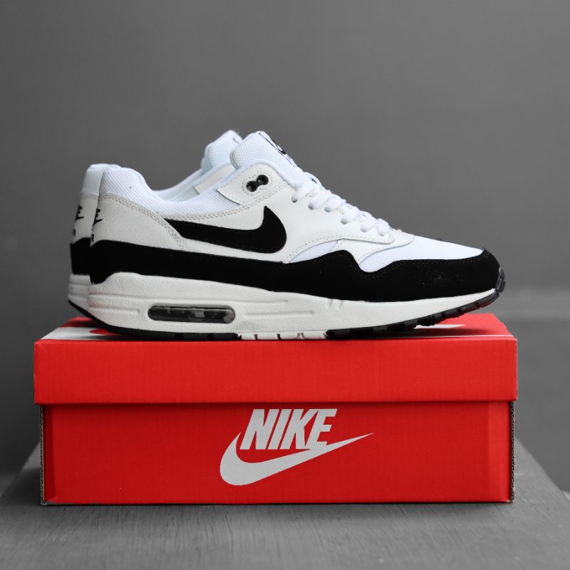 nike airmax 1 black