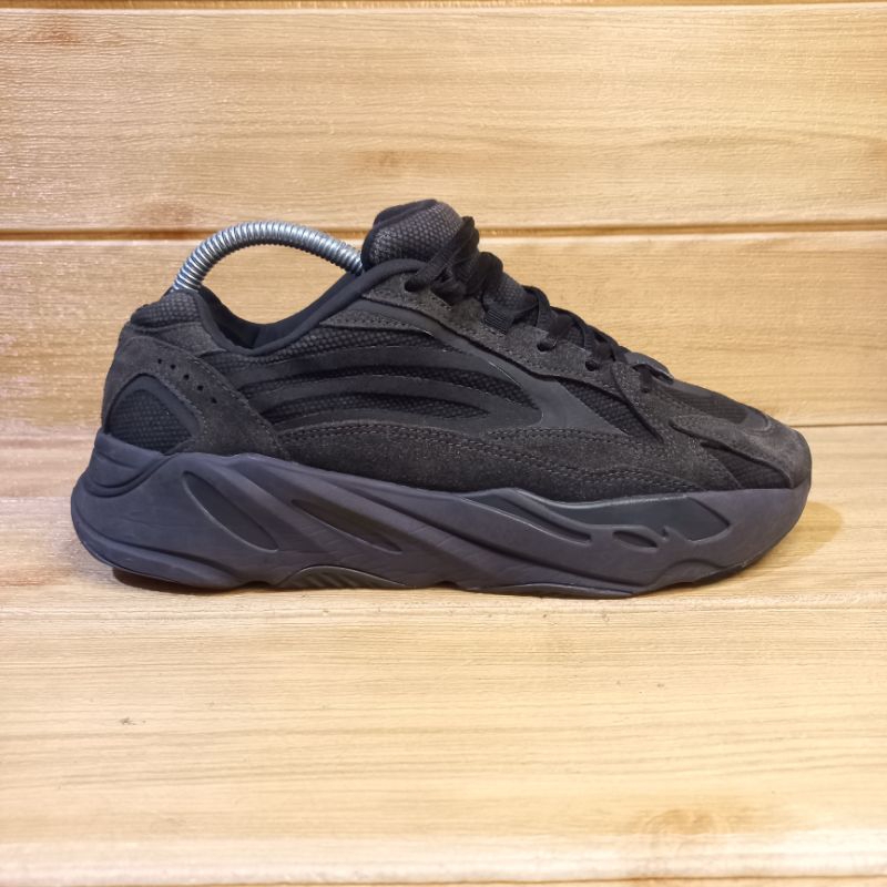 Adidas yeezy hotsell black singapore