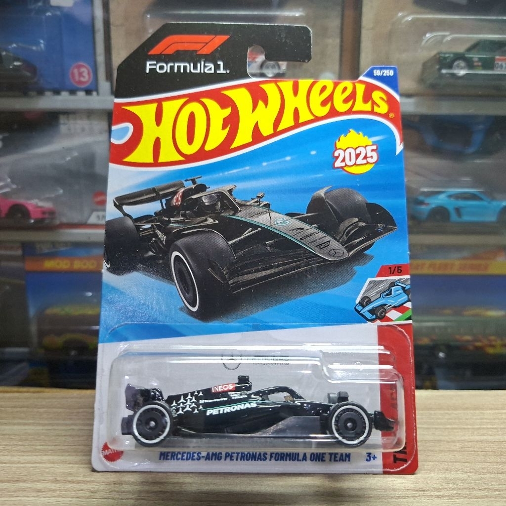 Hot Wheels Mainline 2025 - Case J Mercedes-AMG Petronas F1 Team - Boîte Collection - Modèle Réduit 1:64