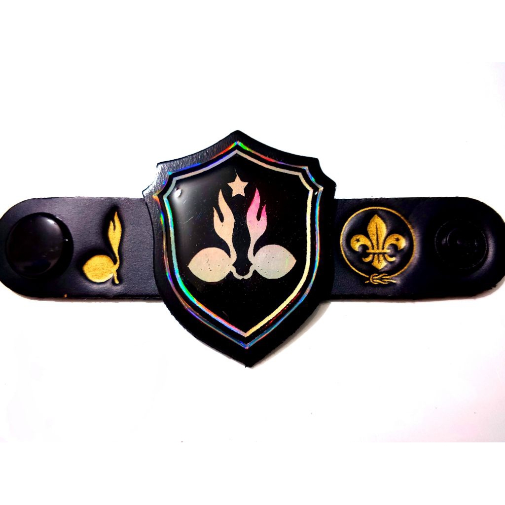 YG The latest black and Gold-rimmed scout uniform with a very elegant ...
