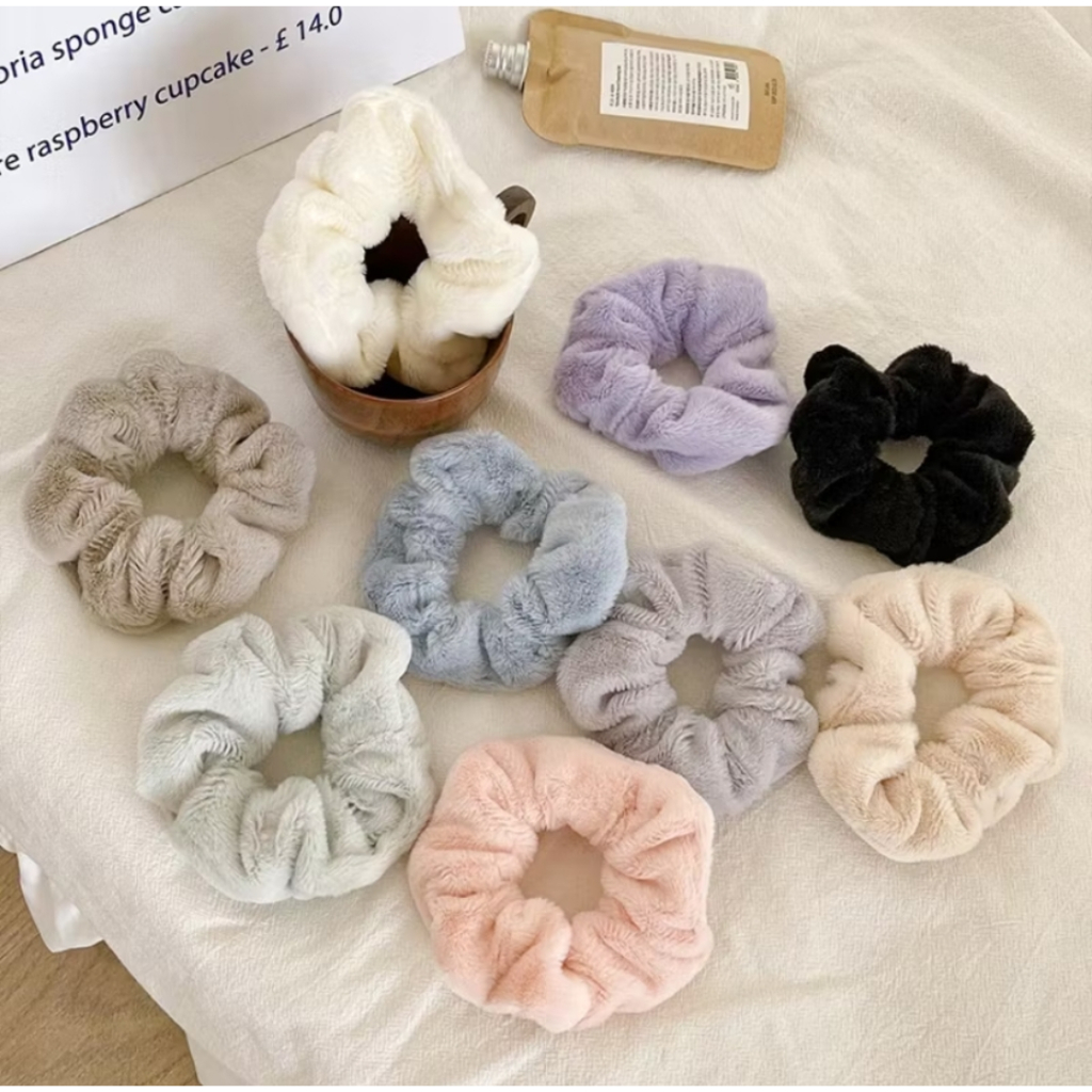 1PCS Ikat Rambut Wanita Scrunchie Model Korea Motif Bulu Halus Aksesoris Fashion Kunciran Cepol Cewek Hairband Polos Lembut Besar A181 - Gambar 2