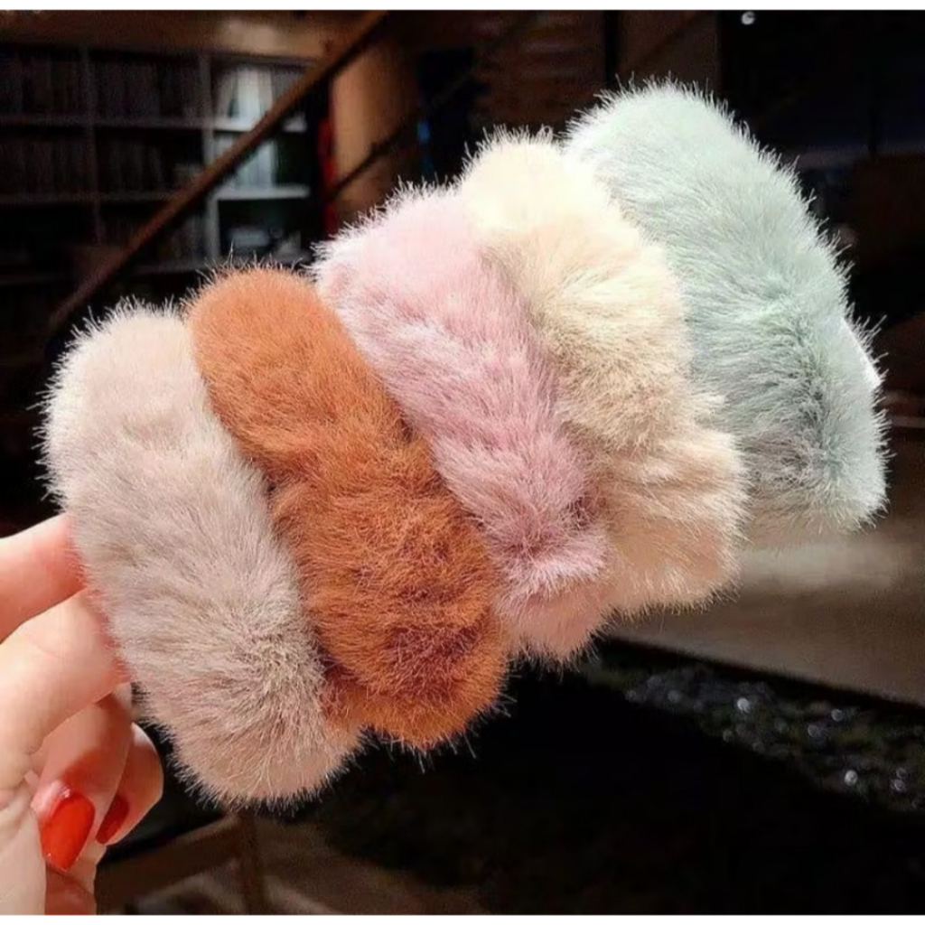 1PCS Ikat Rambut Wanita Cepol Bulu Halus Korea Elastis Aksesoris Fashion Scrunchie Hair Karet Berbulu Lucu A126 - Gambar 3