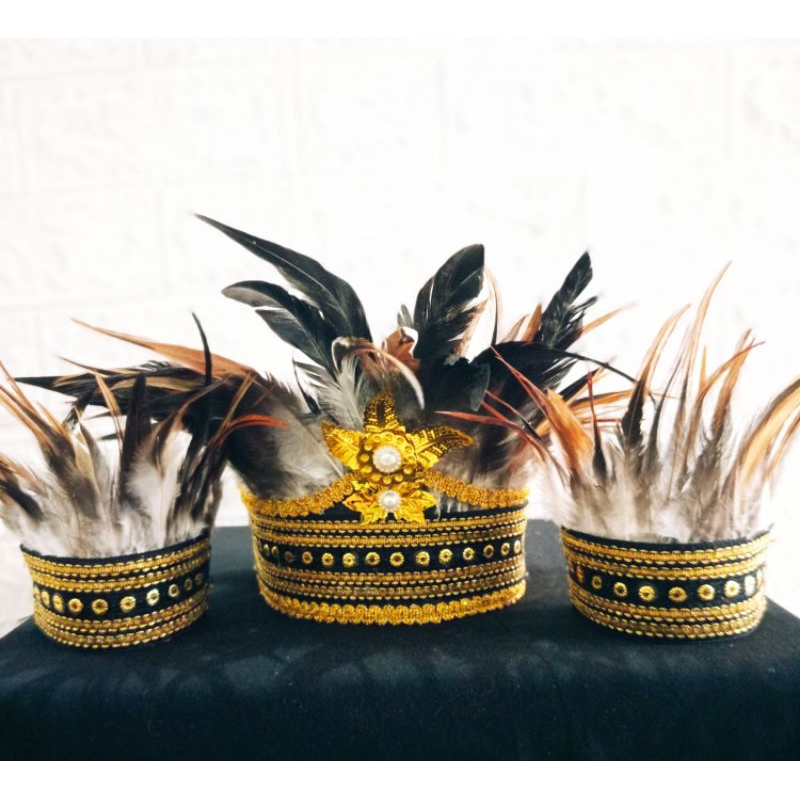 ONE PACKAGE OF DAYAK FEATHER CROWNS HEAD DECORATIONS/WOOL CROSSS ARM ...