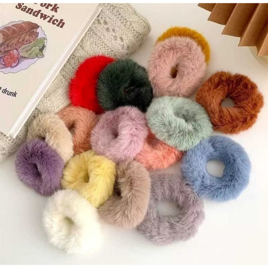 1PCS Ikat Rambut Wanita Cepol Bulu Halus Korea Elastis Aksesoris Fashion Scrunchie Hair Karet Berbulu Lucu A126 - Gambar 4